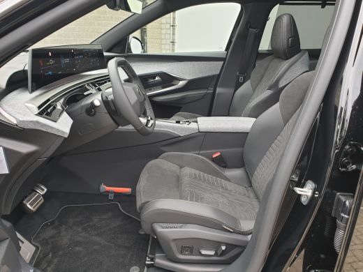 Peugeot E-5008 Peugeot GT Avantage 73 kWh| Panoramadak | Trekhaak | Voorstoel(en) met massagefunctie | Panoramad... ActivLease financial lease