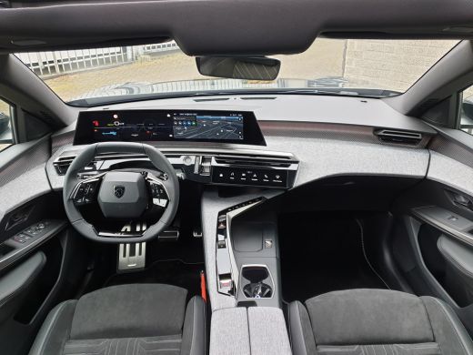 Peugeot E-5008 Peugeot GT Avantage 73 kWh| Panoramadak | Trekhaak | Voorstoel(en) met massagefunctie | Panoramad... ActivLease financial lease