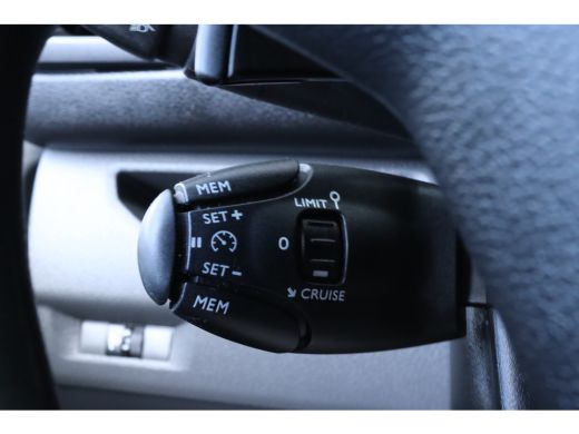 Peugeot Expert 2.0 BlueHDI 180 Standard Asphalt | Cruise Control | Camera | Trekhaak | Keyless | Xenon | Dodoeho... ActivLease financial lease