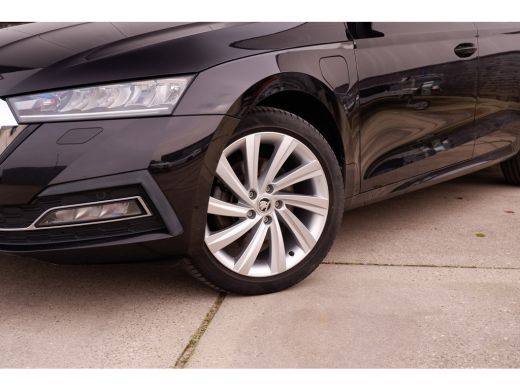 Skoda Octavia Combi 1.4 TSI iV PHEV Business Edition | LED | Trekhaak | Navi | Camera | Carplay ActivLease financial lease