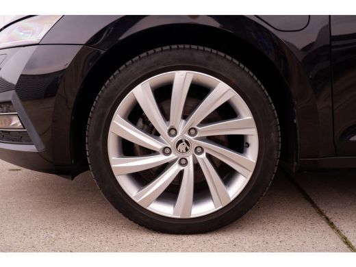 Skoda Octavia Combi 1.4 TSI iV PHEV Business Edition | LED | Trekhaak | Navi | Camera | Carplay ActivLease financial lease