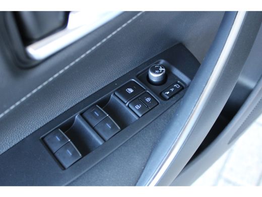 Toyota Corolla Touring Sports Toyota 1.8 Hybrid First Edition | Achteruitrijcamera | LED koplampen | Navigatiesysteem full map ActivLease financial lease