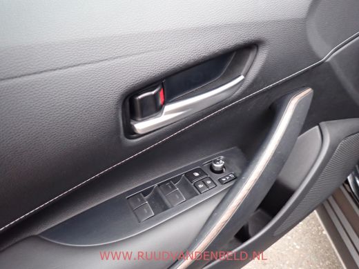 Toyota Corolla Touring Sports 2.0 HYBRID TREK ACC/CAMERA/TREKHAAK/NAVIGATIE ActivLease financial lease