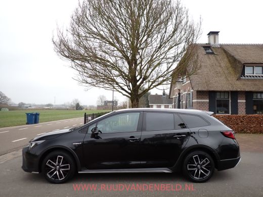 Toyota Corolla Touring Sports 2.0 HYBRID TREK ACC/CAMERA/TREKHAAK/NAVIGATIE ActivLease financial lease