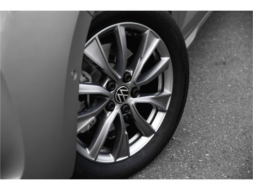 Volkswagen Multivan | 4-Motion | 1.5 eHybrid L2 Bulli Edition | Matrix | ACC | Panoramadak | ActivLease financial lease