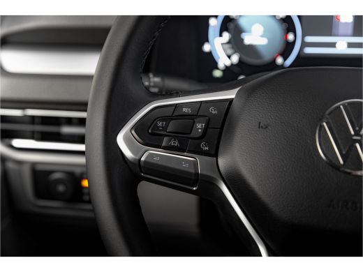 Volkswagen Transporter | 2024 | Life | L1 | Digitaal Display | Camera ActivLease financial lease