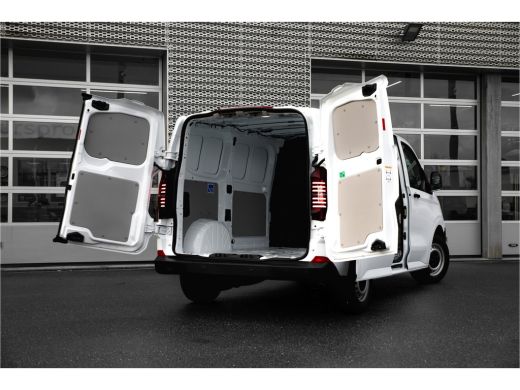 Volkswagen Transporter | 2024 | Life | L1 | Digitaal Display | Camera ActivLease financial lease