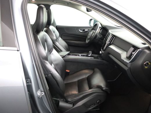 Volvo  XC60 T8 AWD Momentum Pro | Pilot Assist | BLIS | Stoel + Stuurwielverwarming | Panoramisch schuif/kant... ActivLease financial lease