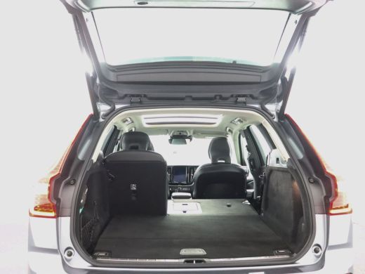 Volvo  XC60 T8 AWD Momentum Pro | Pilot Assist | BLIS | Stoel + Stuurwielverwarming | Panoramisch schuif/kant... ActivLease financial lease