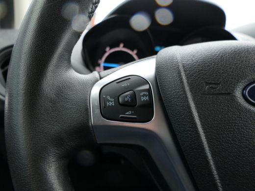Ford Transit Courier 1.5 TDCI 100pk Limited | Navigatie | Trekhaak | Stoelverwarming | Verwarmde Voorruit | Lichtmetal... ActivLease financial lease