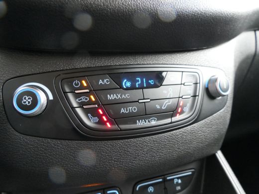 Ford Transit Courier 1.5 TDCI 100pk Limited | Navigatie | Trekhaak | Stoelverwarming | Verwarmde Voorruit | Lichtmetal... ActivLease financial lease