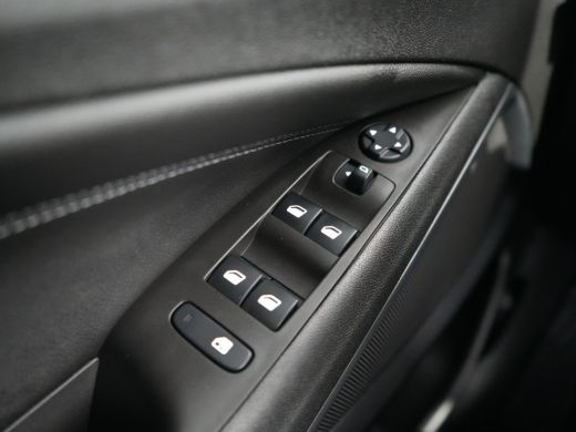 Opel Crossland Opel 1.2 Ultimate MANUAL | Metaalkleur | Parkeersensor voor en achter | Navigatiesysteem | Elektr... ActivLease financial lease