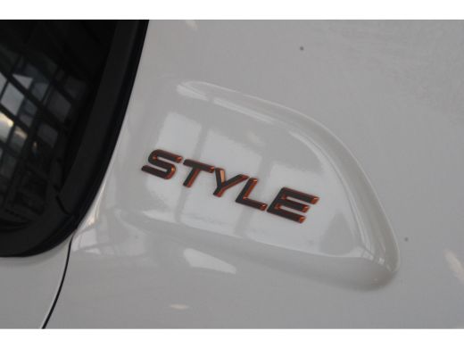 Peugeot 208 Peugeot 75-PK Style PARKEERSENSOREN | AIRCO | CRUISE | LED KOPLAMPEN | CARPLAY ActivLease financial lease