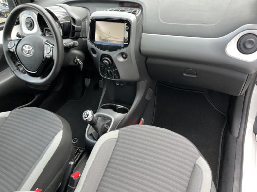 Toyota Aygo 1.0 VVT-i x-play | Navigatie | Airconditioning | Bluetooth | Parkeercamera | ActivLease financial lease