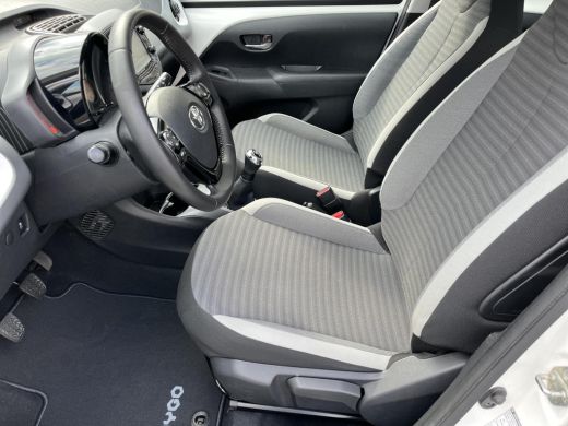 Toyota Aygo 1.0 VVT-i x-play | Navigatie | Airconditioning | Bluetooth | Parkeercamera | ActivLease financial lease