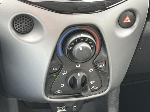 Toyota Aygo 1.0 VVT-i x-play | Navigatie | Airconditioning | Bluetooth | Parkeercamera | ActivLease financial lease