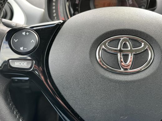 Toyota Aygo 1.0 VVT-i x-play | Navigatie | Airconditioning | Bluetooth | Parkeercamera | ActivLease financial lease