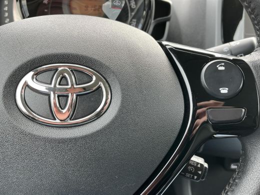 Toyota Aygo 1.0 VVT-i x-play | Navigatie | Airconditioning | Bluetooth | Parkeercamera | ActivLease financial lease
