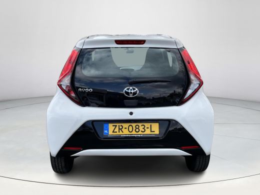 Toyota Aygo 1.0 VVT-i x-play | Navigatie | Airconditioning | Bluetooth | Parkeercamera | ActivLease financial lease