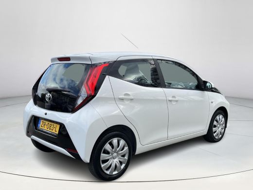 Toyota Aygo 1.0 VVT-i x-play | Navigatie | Airconditioning | Bluetooth | Parkeercamera | ActivLease financial lease