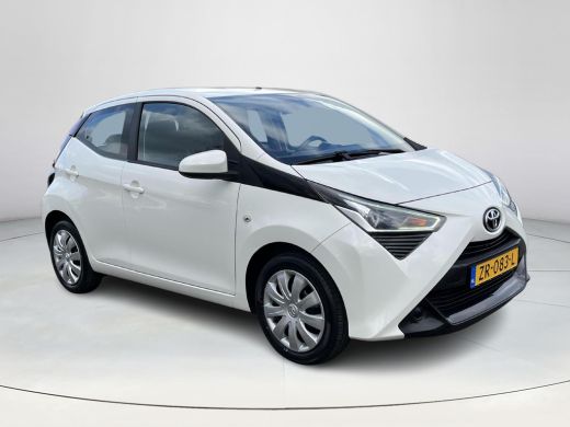 Toyota Aygo 1.0 VVT-i x-play | Navigatie | Airconditioning | Bluetooth | Parkeercamera | ActivLease financial lease