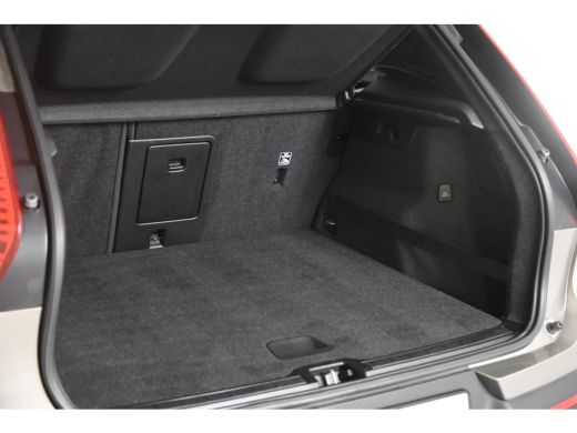 Volvo  XC40 1.5 T3 Momentum Pro *1ste Eigenaar*Standkachel*Keyless* ActivLease financial lease