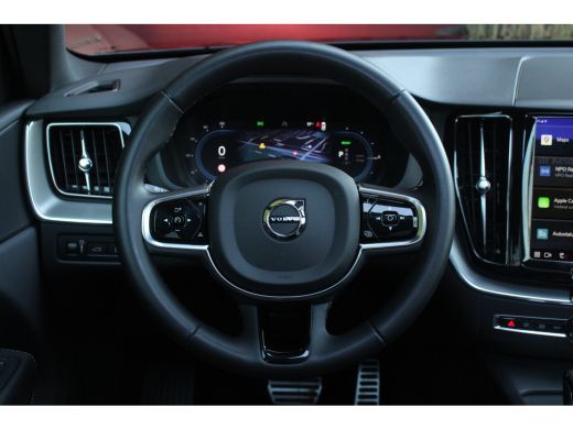 Volvo  XC60 Volvo 2.0 T6 Plug-in hybrid AWD R-Design | MY22! | Schuifdak | Pilot Assist | Stuur/stoelverwarmi... ActivLease financial lease