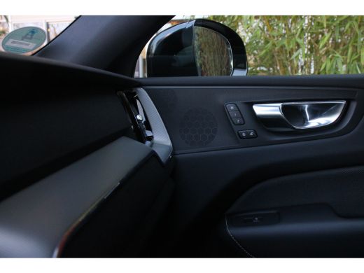 Volvo  XC60 Volvo 2.0 T6 Plug-in hybrid AWD R-Design | MY22! | Schuifdak | Pilot Assist | Stuur/stoelverwarmi... ActivLease financial lease