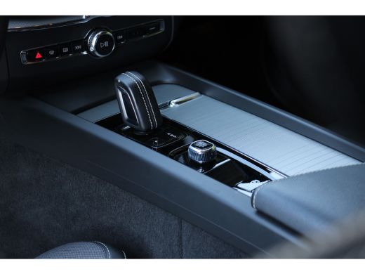Volvo  XC60 Volvo 2.0 T6 Plug-in hybrid AWD R-Design | MY22! | Schuifdak | Pilot Assist | Stuur/stoelverwarmi... ActivLease financial lease