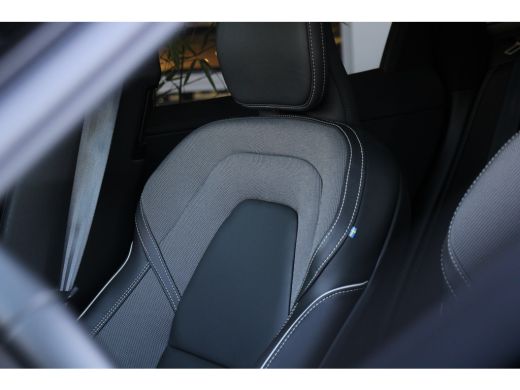 Volvo  XC60 Volvo 2.0 T6 Plug-in hybrid AWD R-Design | MY22! | Schuifdak | Pilot Assist | Stuur/stoelverwarmi... ActivLease financial lease