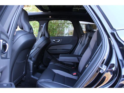 Volvo  XC60 Volvo 2.0 T6 Plug-in hybrid AWD R-Design | MY22! | Schuifdak | Pilot Assist | Stuur/stoelverwarmi... ActivLease financial lease