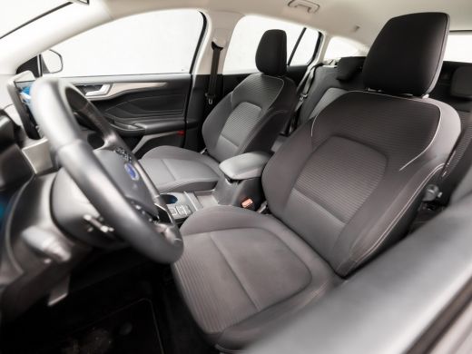 Ford FOCUS Wagon 1.0 EcoBoost Titanium Automaat (APPLE CARPLAY, GROOT NAVI, CLIMATE, TREKHAAK, SPORTSTOELEN, PARKE... ActivLease financial lease