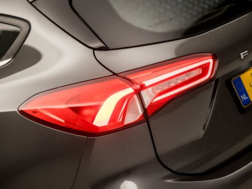 Ford FOCUS Wagon 1.0 EcoBoost Titanium Automaat (APPLE CARPLAY, GROOT NAVI, CLIMATE, TREKHAAK, SPORTSTOELEN, PARKE... ActivLease financial lease