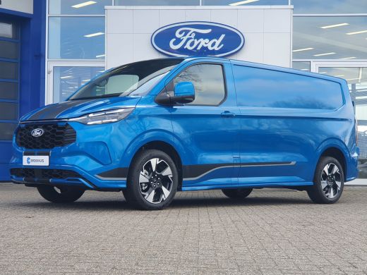 Ford Transit Custom Ford 320 2.5 PHEV L2H1 Sport | Incl. BPM | Driver Assistance Pack | Adaptieve LED | Inklapbare Tr... Ford Transit Custom Ford 320 2.5 PHEV L2H1 Sport | Incl. BPM | Driver Assistance Pack | Adaptieve LED | Inklapbare Tr...