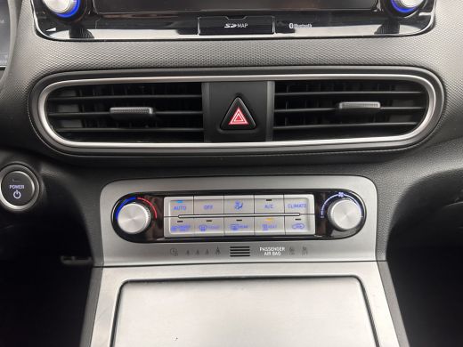 Hyundai KONA EV Premium 64 kWh (INCL-BTW) *FULL-LEATHER | HEAD-UP | FULL-LED | NAVI-FULLMAP | DAB | ADAPTIVE-C... ActivLease financial lease