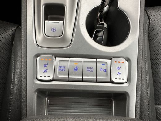 Hyundai KONA EV Premium 64 kWh (INCL-BTW) *FULL-LEATHER | HEAD-UP | FULL-LED | NAVI-FULLMAP | DAB | ADAPTIVE-C... ActivLease financial lease