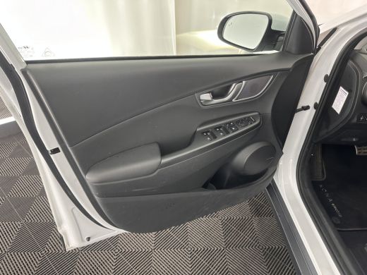 Hyundai KONA EV Premium 64 kWh (INCL-BTW) *FULL-LEATHER | HEAD-UP | FULL-LED | NAVI-FULLMAP | DAB | ADAPTIVE-C... ActivLease financial lease