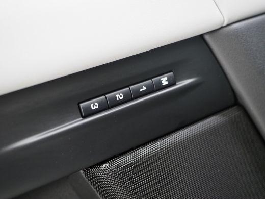 Land Rover Range Rover Evoque Land Rover P300e AWD Autobiography | Head-up | Alcantara hemel | Stoelkoeling/verwarming | Black ... ActivLease financial lease