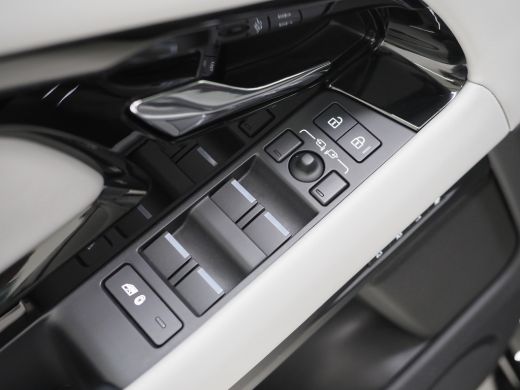 Land Rover Range Rover Evoque Land Rover P300e AWD Autobiography | Head-up | Alcantara hemel | Stoelkoeling/verwarming | Black ... ActivLease financial lease