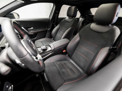 Mercedes A-Klasse 180 AMG Sport Automaat (SCHUIFDAK, 1e EIGENAAR, APPLE CARPLAY, GROOT NAVI, WIDE SCREEN, LEDER/ALC... ActivLease financial lease