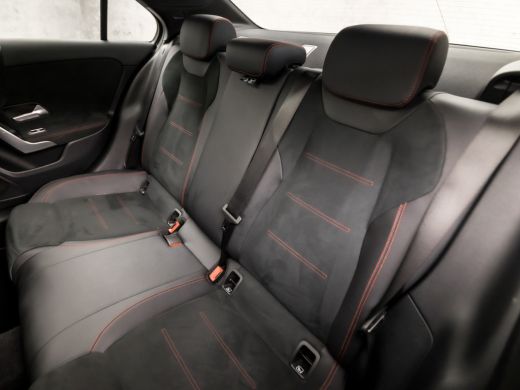 Mercedes A-Klasse 180 AMG Sport Automaat (SCHUIFDAK, 1e EIGENAAR, APPLE CARPLAY, GROOT NAVI, WIDE SCREEN, LEDER/ALC... ActivLease financial lease