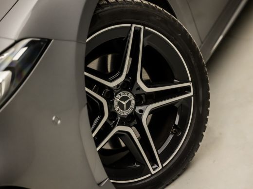 Mercedes A-Klasse 180 AMG Sport Automaat (SCHUIFDAK, 1e EIGENAAR, APPLE CARPLAY, GROOT NAVI, WIDE SCREEN, LEDER/ALC... ActivLease financial lease