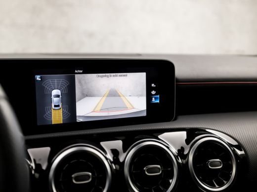 Mercedes A-Klasse 180 AMG Sport Automaat (SCHUIFDAK, 1e EIGENAAR, APPLE CARPLAY, GROOT NAVI, WIDE SCREEN, LEDER/ALC... ActivLease financial lease