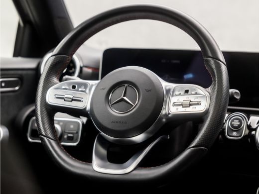 Mercedes A-Klasse 180 AMG Sport Automaat (SCHUIFDAK, 1e EIGENAAR, APPLE CARPLAY, GROOT NAVI, WIDE SCREEN, LEDER/ALC... ActivLease financial lease