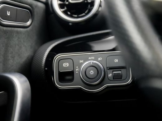 Mercedes A-Klasse 180 AMG Sport Automaat (SCHUIFDAK, 1e EIGENAAR, APPLE CARPLAY, GROOT NAVI, WIDE SCREEN, LEDER/ALC... ActivLease financial lease
