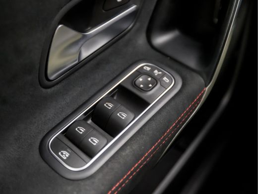 Mercedes A-Klasse 180 AMG Sport Automaat (SCHUIFDAK, 1e EIGENAAR, APPLE CARPLAY, GROOT NAVI, WIDE SCREEN, LEDER/ALC... ActivLease financial lease
