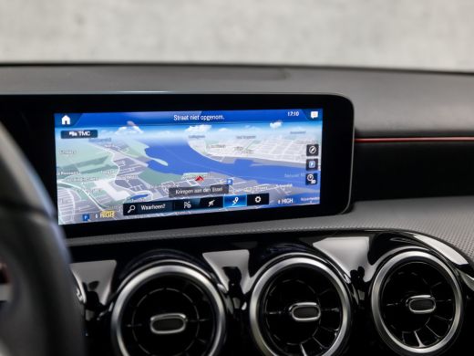 Mercedes A-Klasse 180 AMG Sport Automaat (SCHUIFDAK, 1e EIGENAAR, APPLE CARPLAY, GROOT NAVI, WIDE SCREEN, LEDER/ALC... ActivLease financial lease
