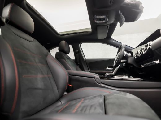 Mercedes A-Klasse 180 AMG Sport Automaat (SCHUIFDAK, 1e EIGENAAR, APPLE CARPLAY, GROOT NAVI, WIDE SCREEN, LEDER/ALC... ActivLease financial lease