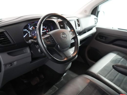 Opel Vivaro 2.0 CDTI L3H1 180pk Automaat | Trekhaak | Climate Control | Camera | Parkeersensoren achter | App... ActivLease financial lease