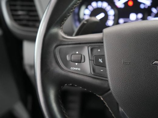 Opel Vivaro 2.0 CDTI L3H1 180pk Automaat | Trekhaak | Climate Control | Camera | Parkeersensoren achter | App... ActivLease financial lease